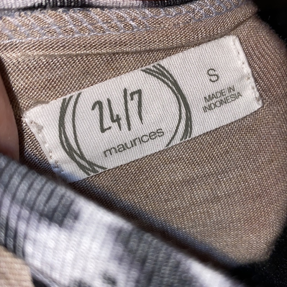 24/7 maurices Small tan & black animal print soft comfy shirt Small womens top​​ - Picture 7 of 9